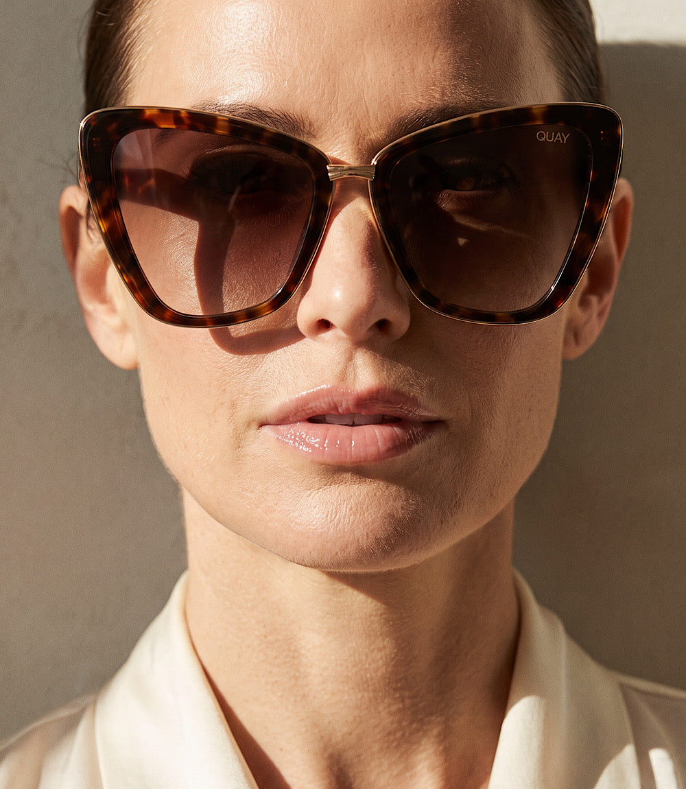 Quay All Talk Sunglasses – Karen Kane display picture 3