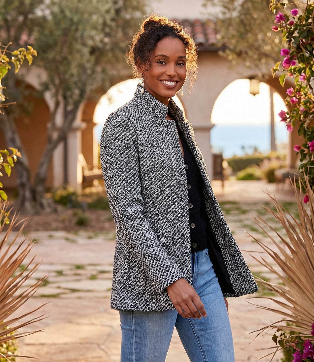 Collared tailored tweed blazer with front pockets and snap closures in textured woven fabric