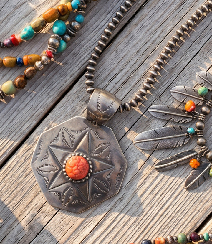 Embellished Star Engraved Spiny Oyster Necklace