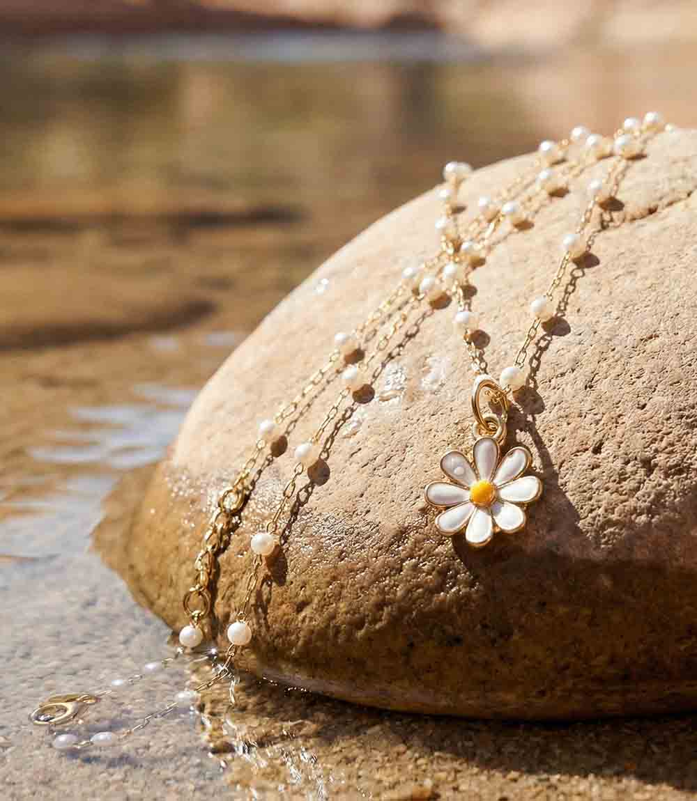 Daisy Charm Pendant Necklace