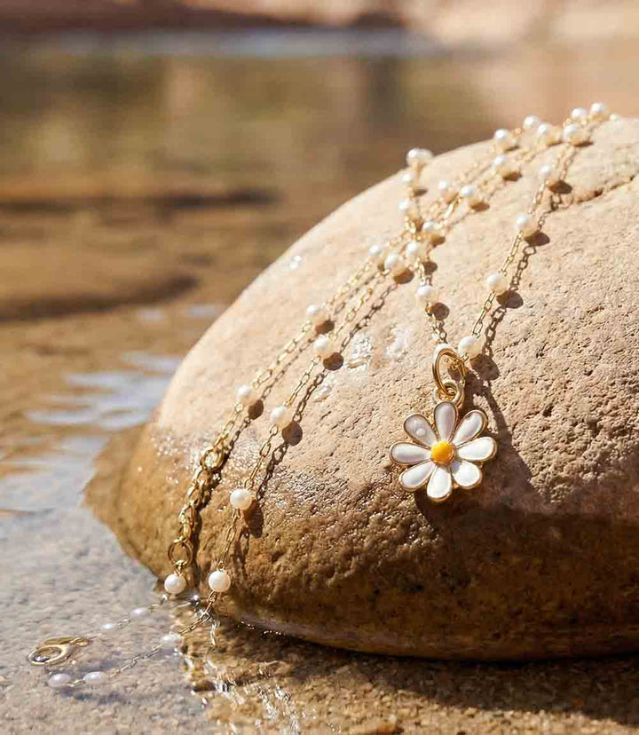 Daisy Charm Pendant Necklace
