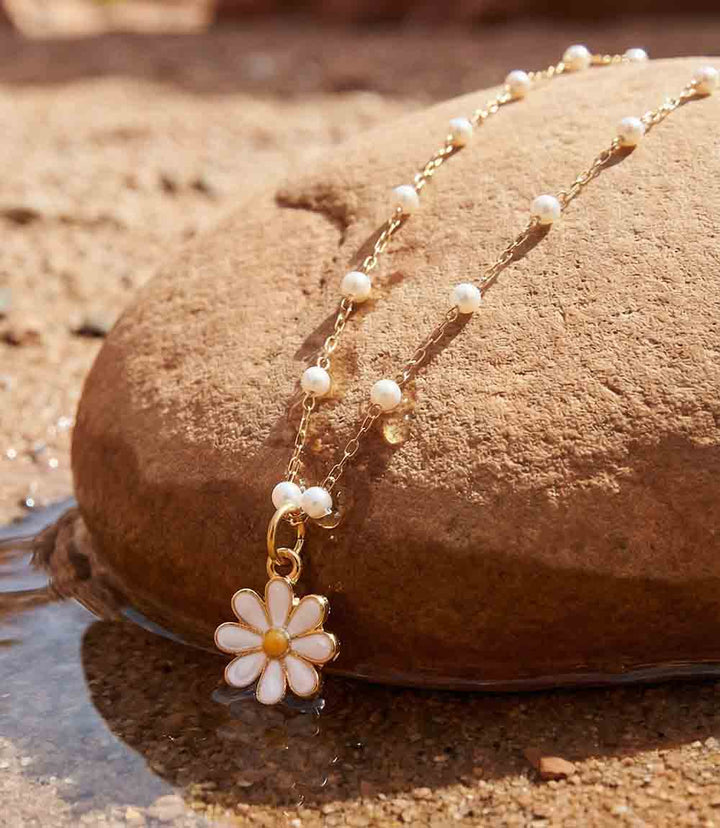 Daisy Charm Pendant Necklace