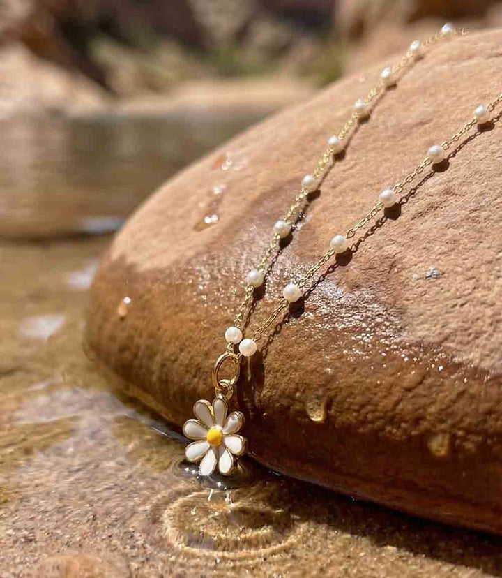 Daisy Charm Pendant Necklace