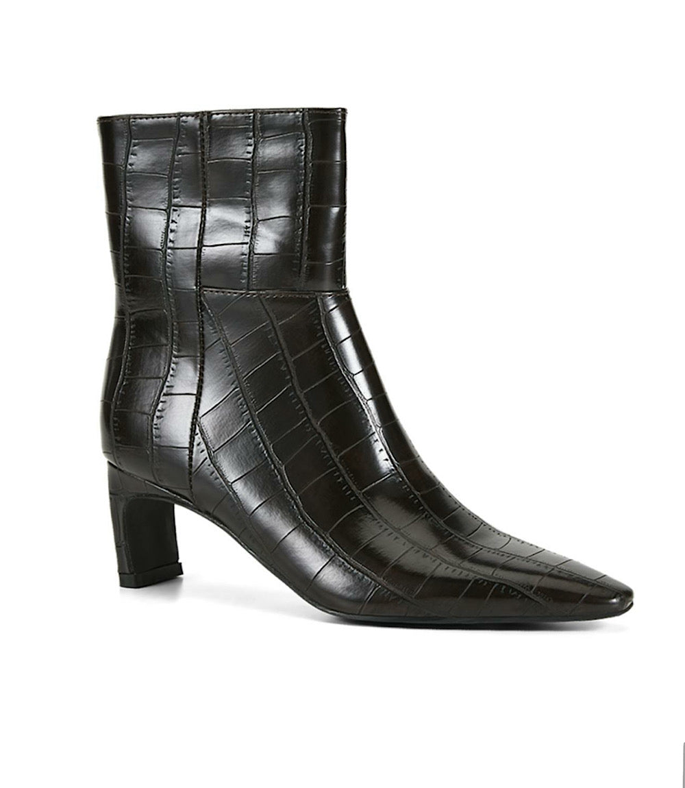 Billini Raylan Pointed Ankle Boots