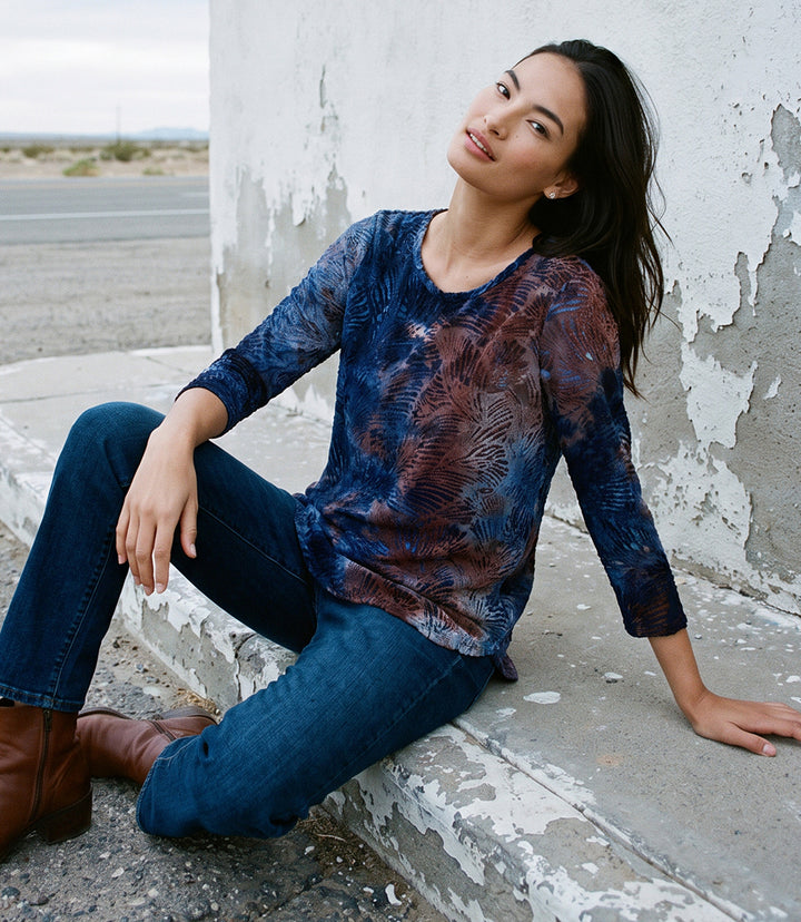 3/4 Sleeve Tie-Dye Burnout Shirttail Top
