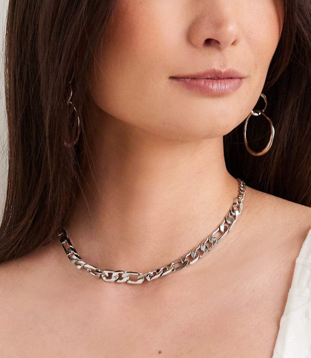 Chunky chainlink necklace with oversized polished gold links on model