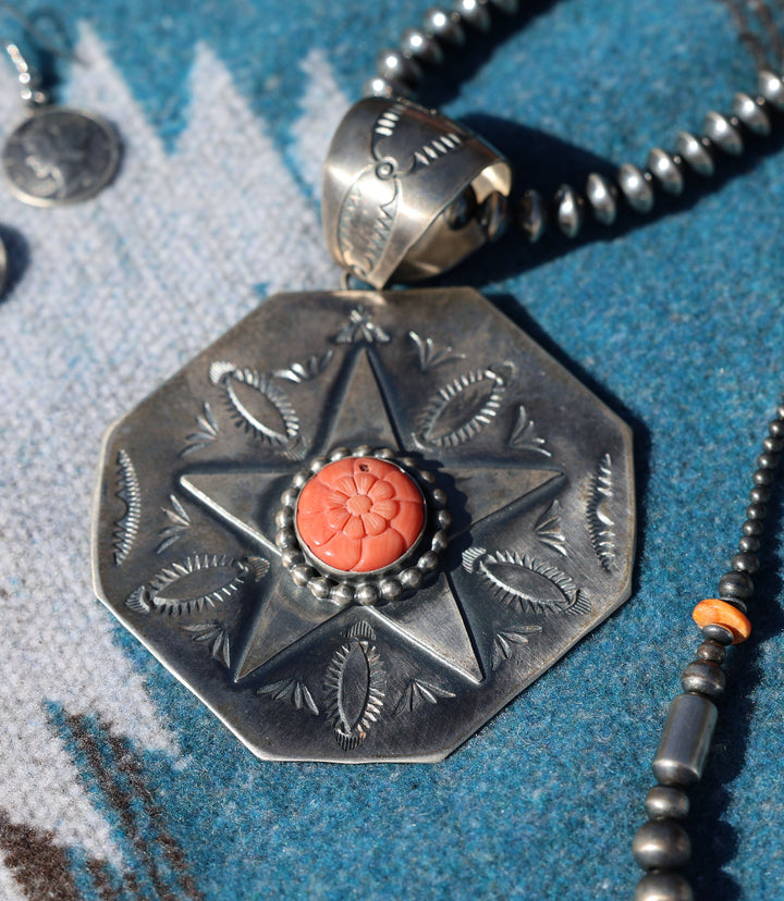Embellished Star Engraved Spiny Oyster Necklace