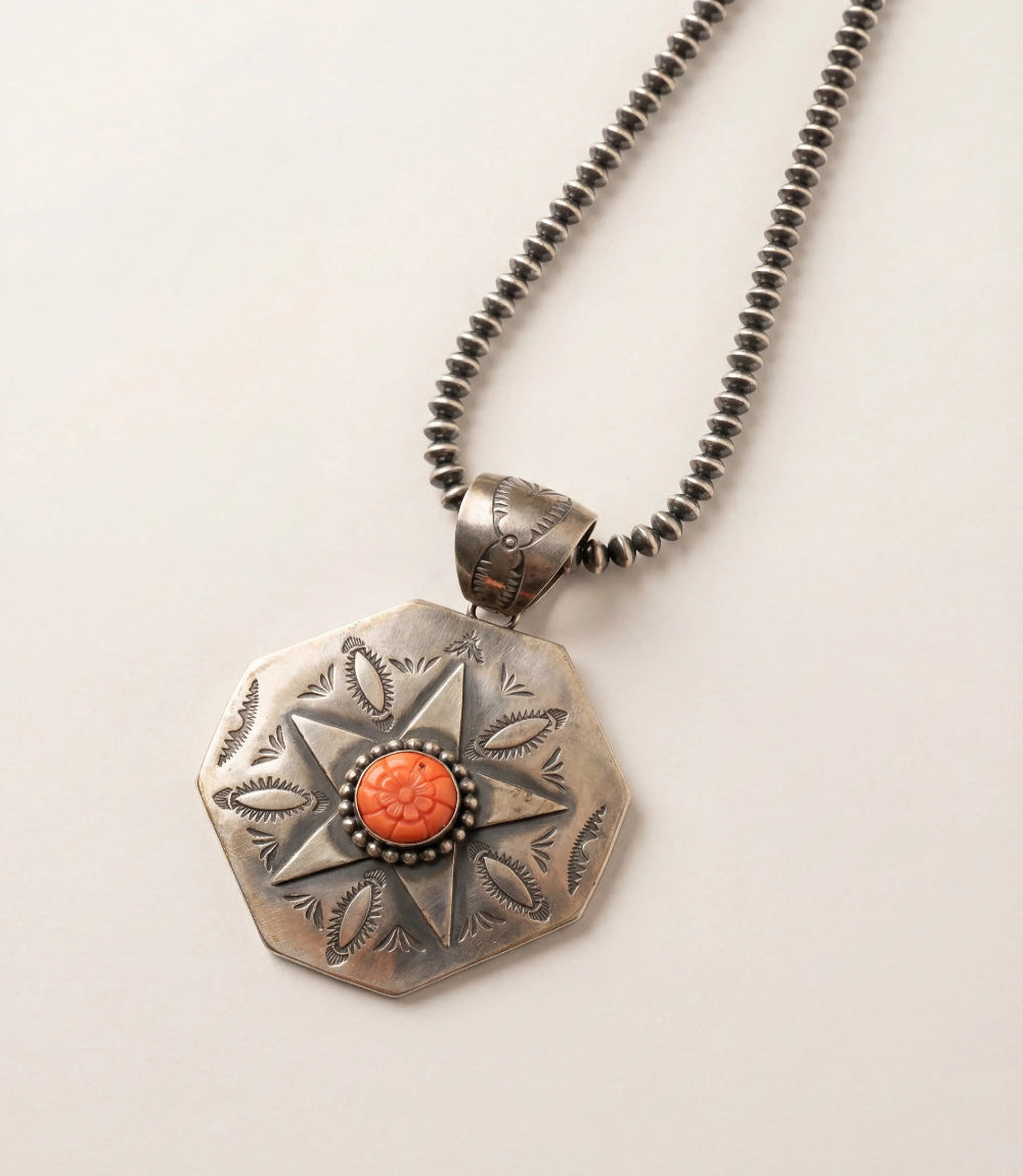 Embellished Star Engraved Spiny Oyster Necklace