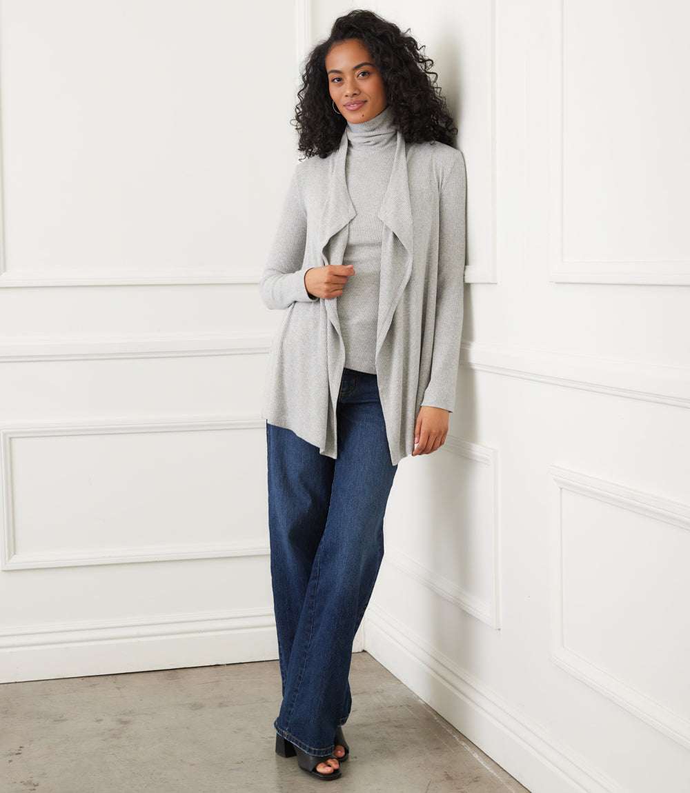 エンフォルド WAVE DRAPE CARDIGAN グレー Long Sleeve Ribbed Drape Front Cardigan - Cozy & Stylish – Karen Kane
