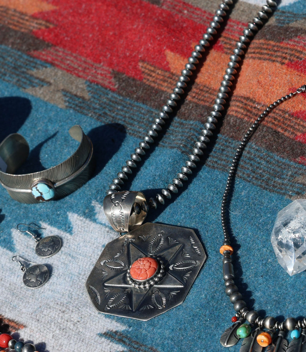 Embellished Star Engraved Spiny Oyster Necklace