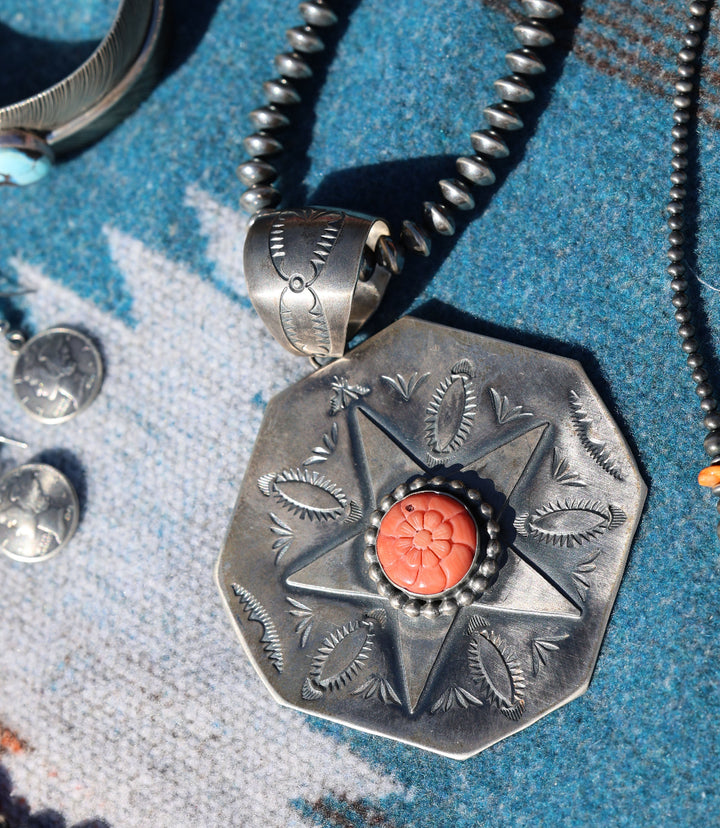 Embellished Star Engraved Spiny Oyster Necklace
