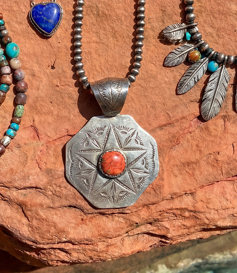 Embellished Star Engraved Spiny Oyster Necklace