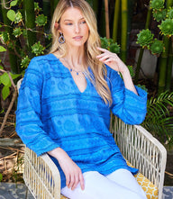 3/4 sleeve embroidered tunic in cotton with flare sleeves and split neck