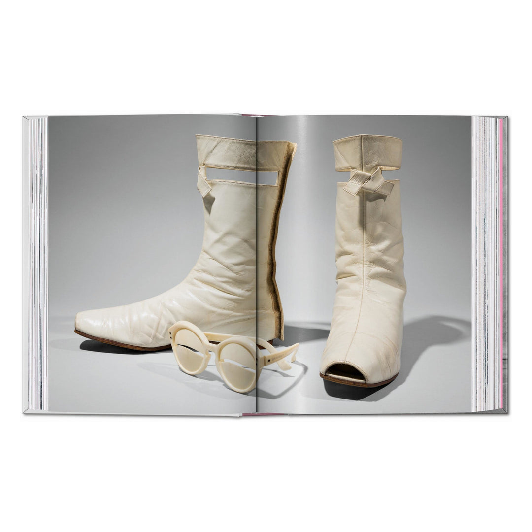 Shoes A–Z. 45th Ed. (German, French, English)