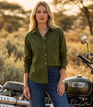 Crisp ruched sleeve button-up shirt with collar and shirttail hem in breathable cotton poplin