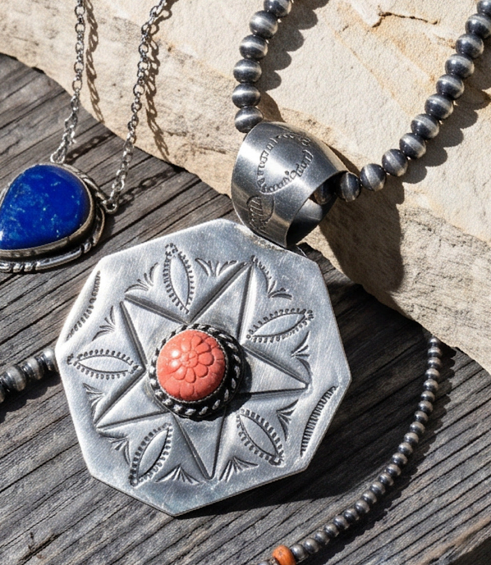 Embellished Star Engraved Spiny Oyster Necklace