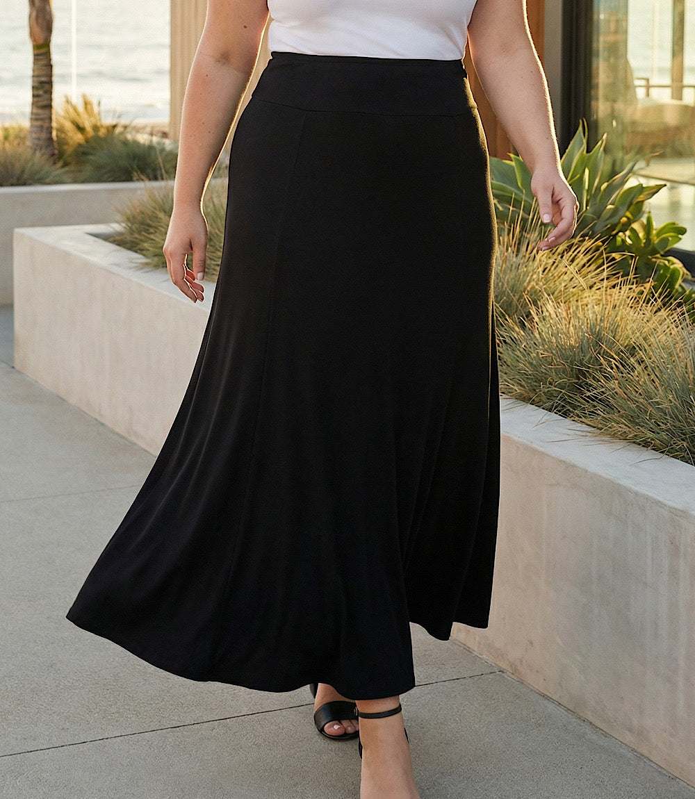 Plus size maxi skirt in fluid jersey-knit fabric with elastic waistband and mid-rise design