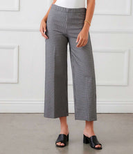 Cropped black and off-white checkered wide-leg pants with elastic waistband and stretch fabric