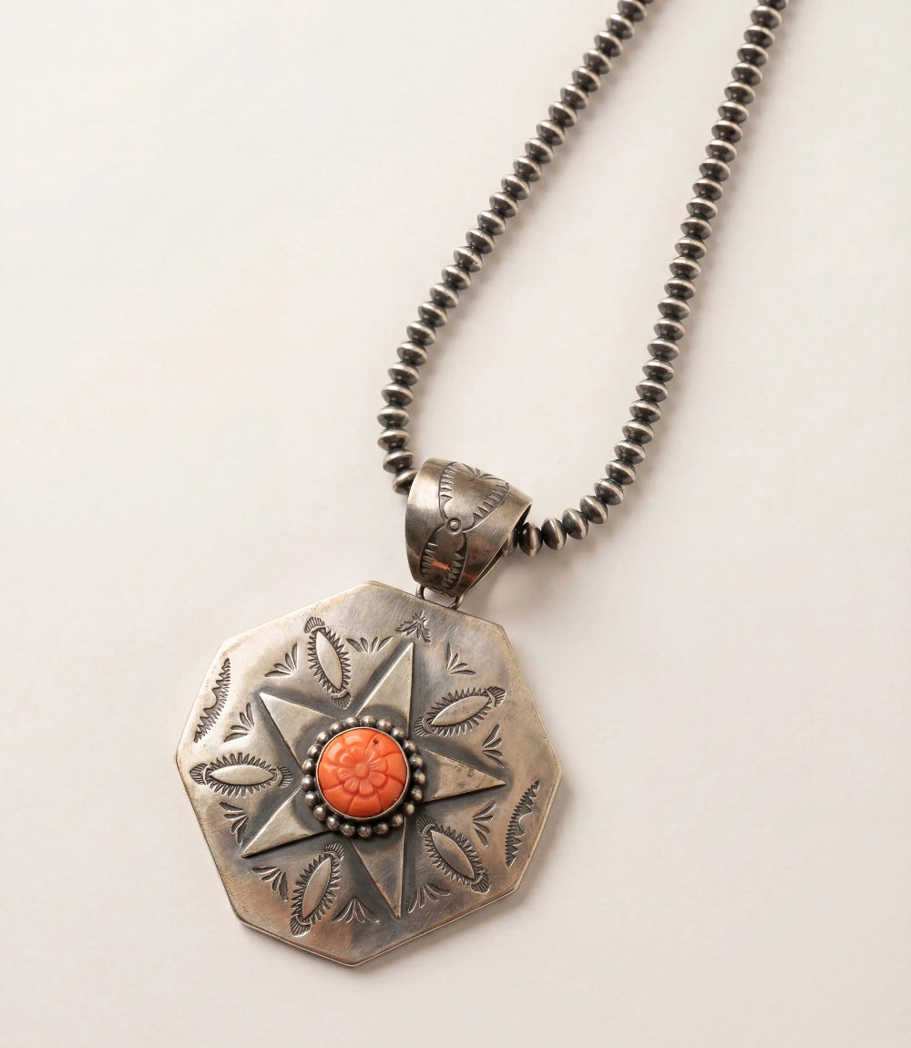 Embellished Star Engraved Spiny Oyster Necklace