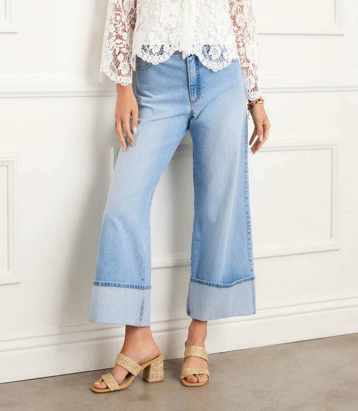 Cuffed cropped jeans in soft stretch denim with wide cuffs and relaxed fit