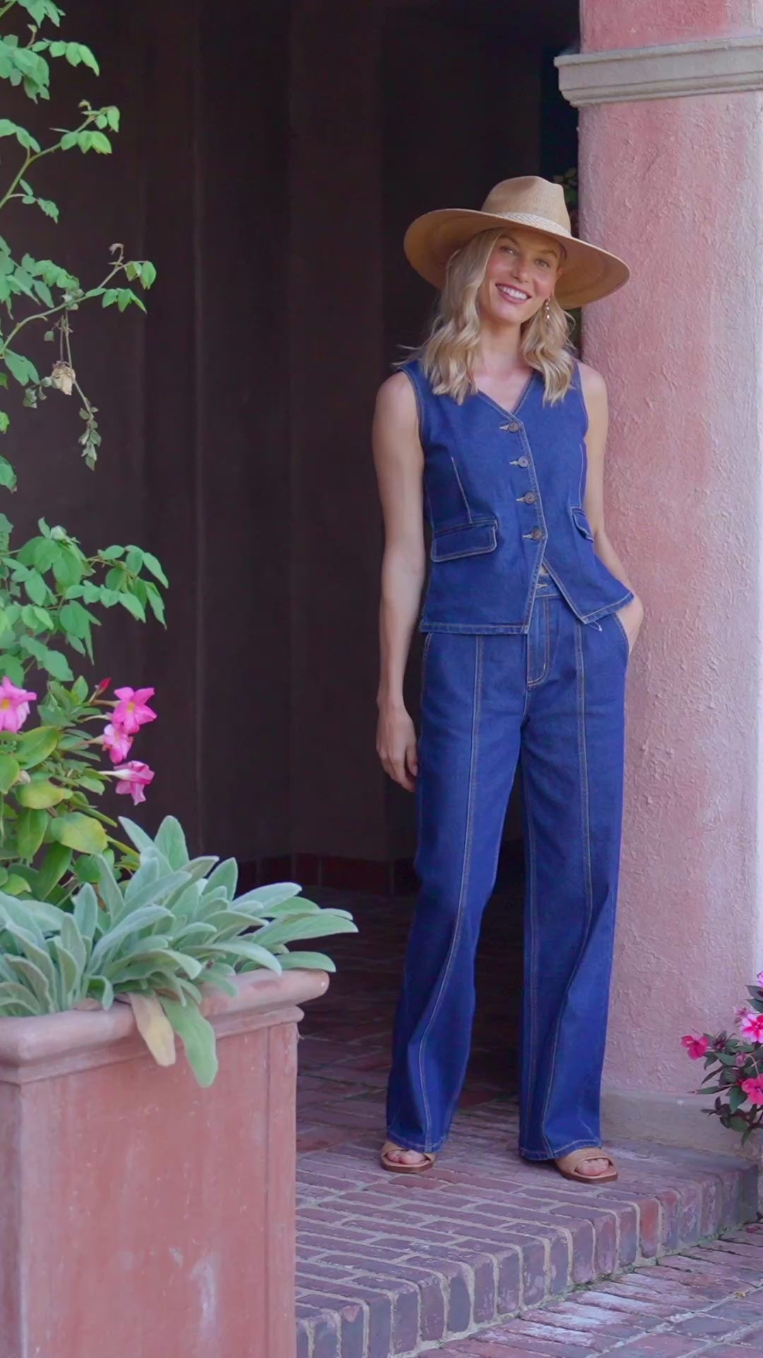 Seam Detail Wide-Leg Jeans